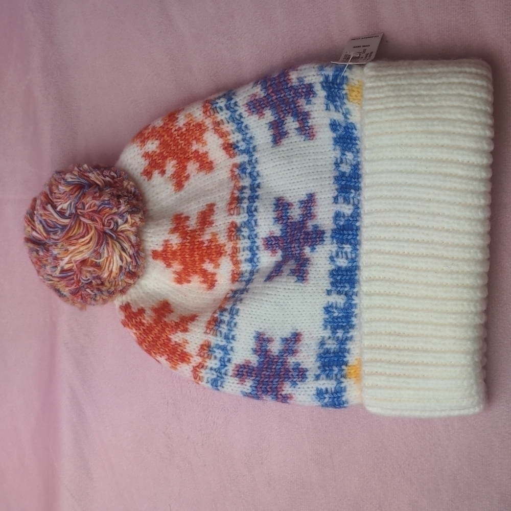 Old Navy White Snowflake Knit Pom Pom Beanie Hat
